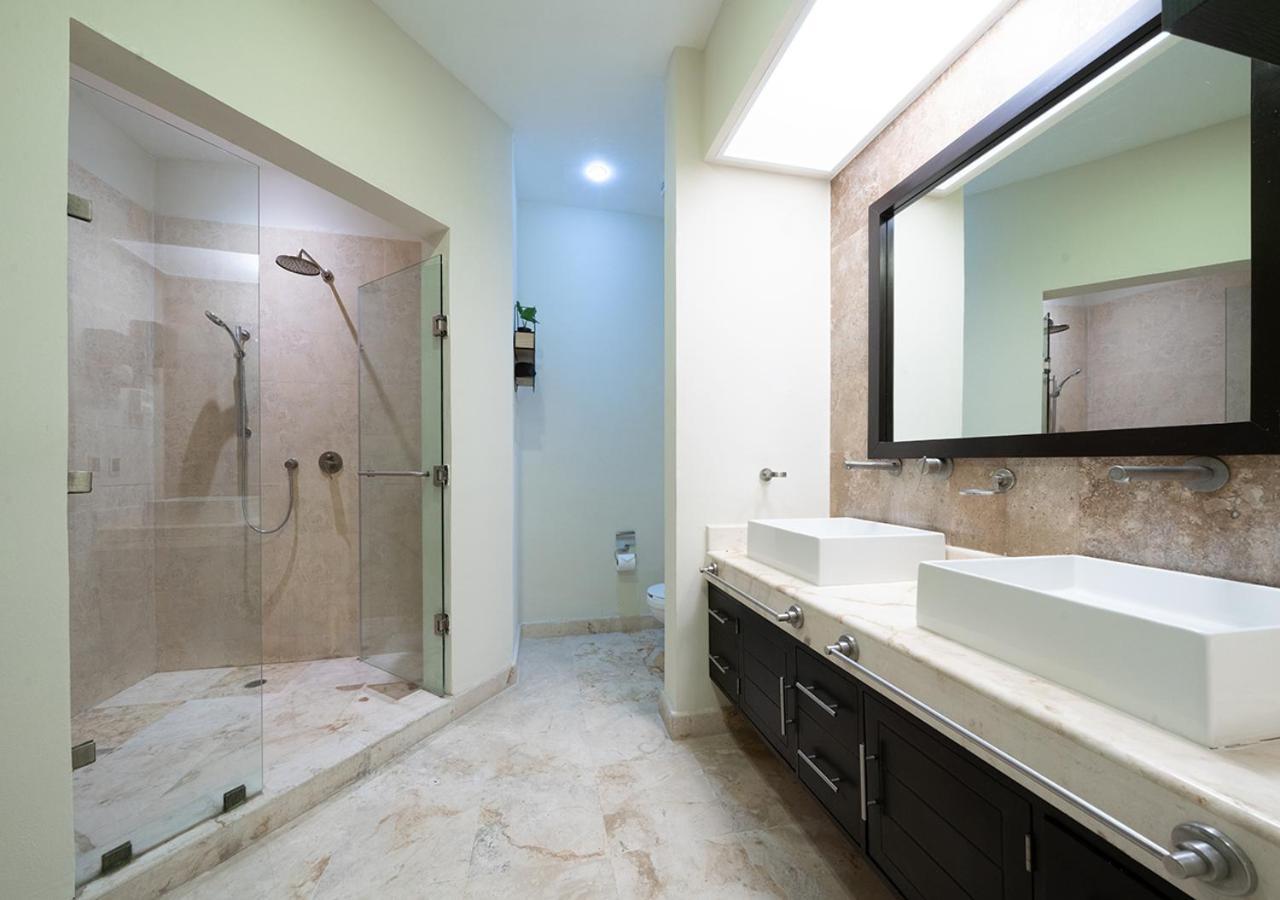 Condo Surf 405 - Luxury Oceanview Beachfront 3 Bedroom With Gym - At El Faro Condos Плая-дель-Кармен Экстерьер фото